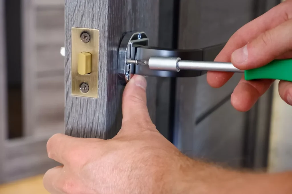 door lock repairing
